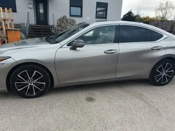 ES 300  Leder  Pano  Sitzbelüftung  Lenkradheizu