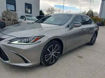 ES 300  Leder  Pano  Sitzbelüftung  Lenkradheizu