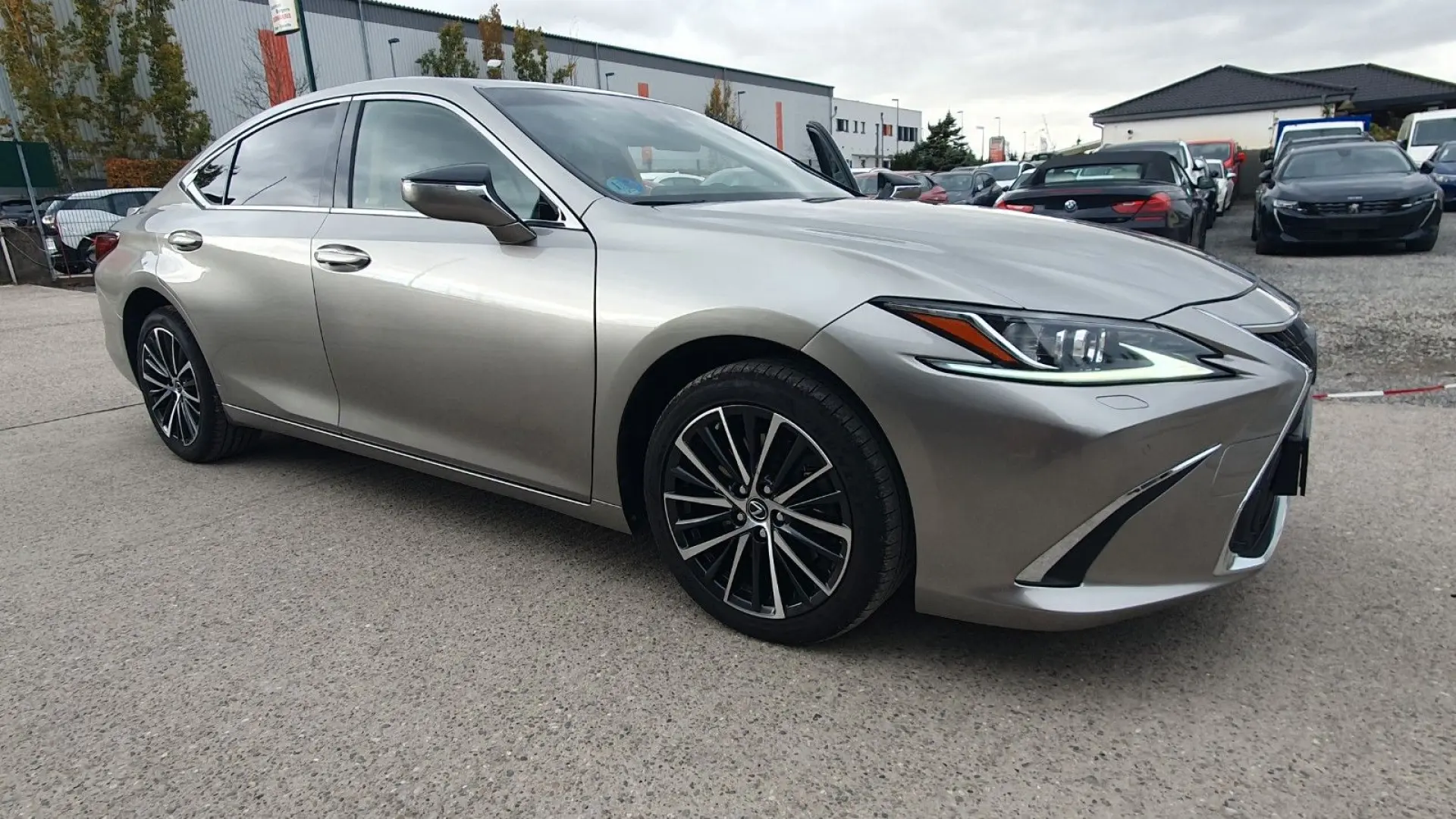 ES 300  Leder  Pano  Sitzbelüftung  Lenkradheizu