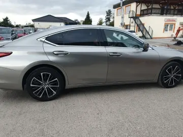 ES 300  Leder  Pano  Sitzbelüftung  Lenkradheizu