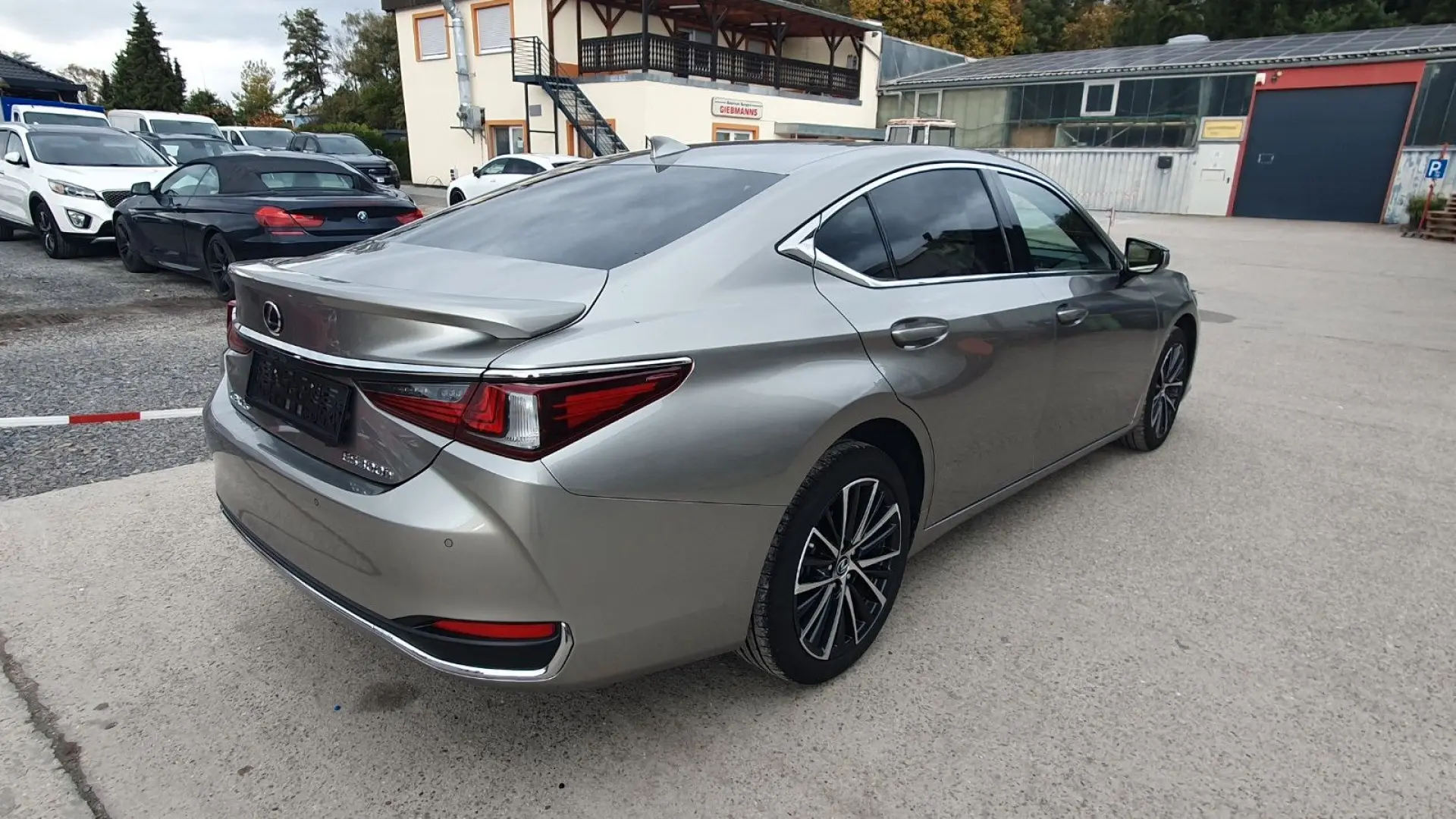 ES 300  Leder  Pano  Sitzbelüftung  Lenkradheizu