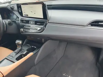 ES 300  Leder  Pano  Sitzbelüftung  Lenkradheizu