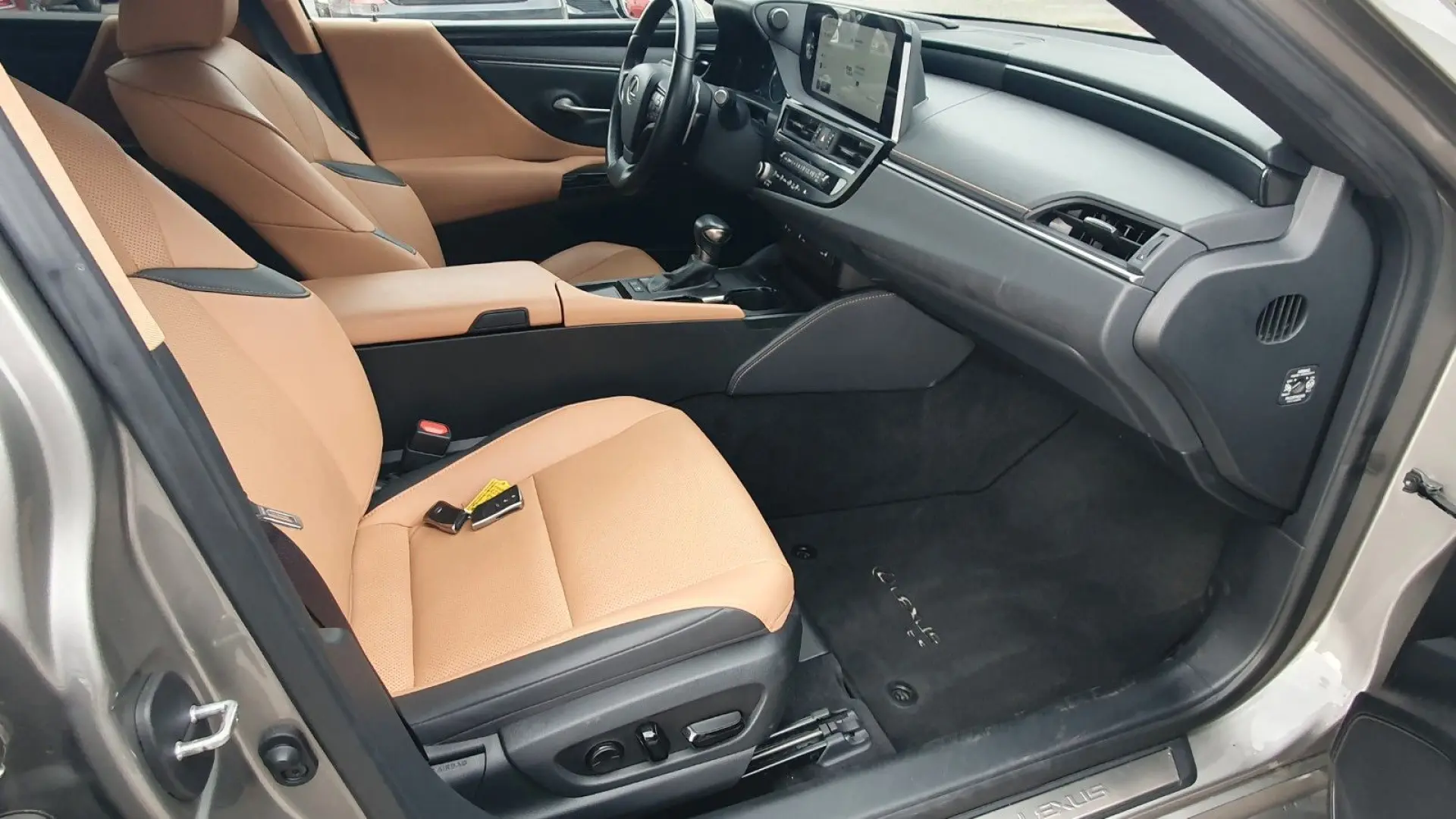 ES 300  Leder  Pano  Sitzbelüftung  Lenkradheizu