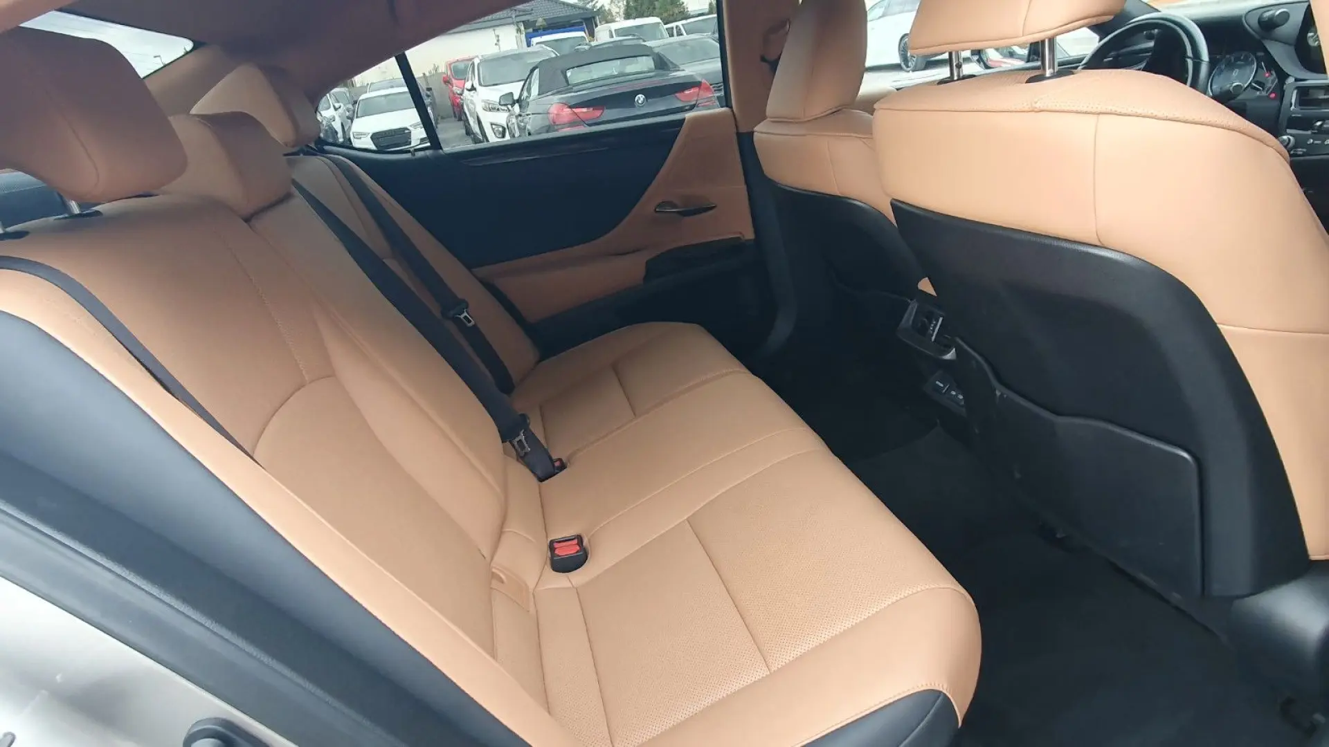 ES 300  Leder  Pano  Sitzbelüftung  Lenkradheizu