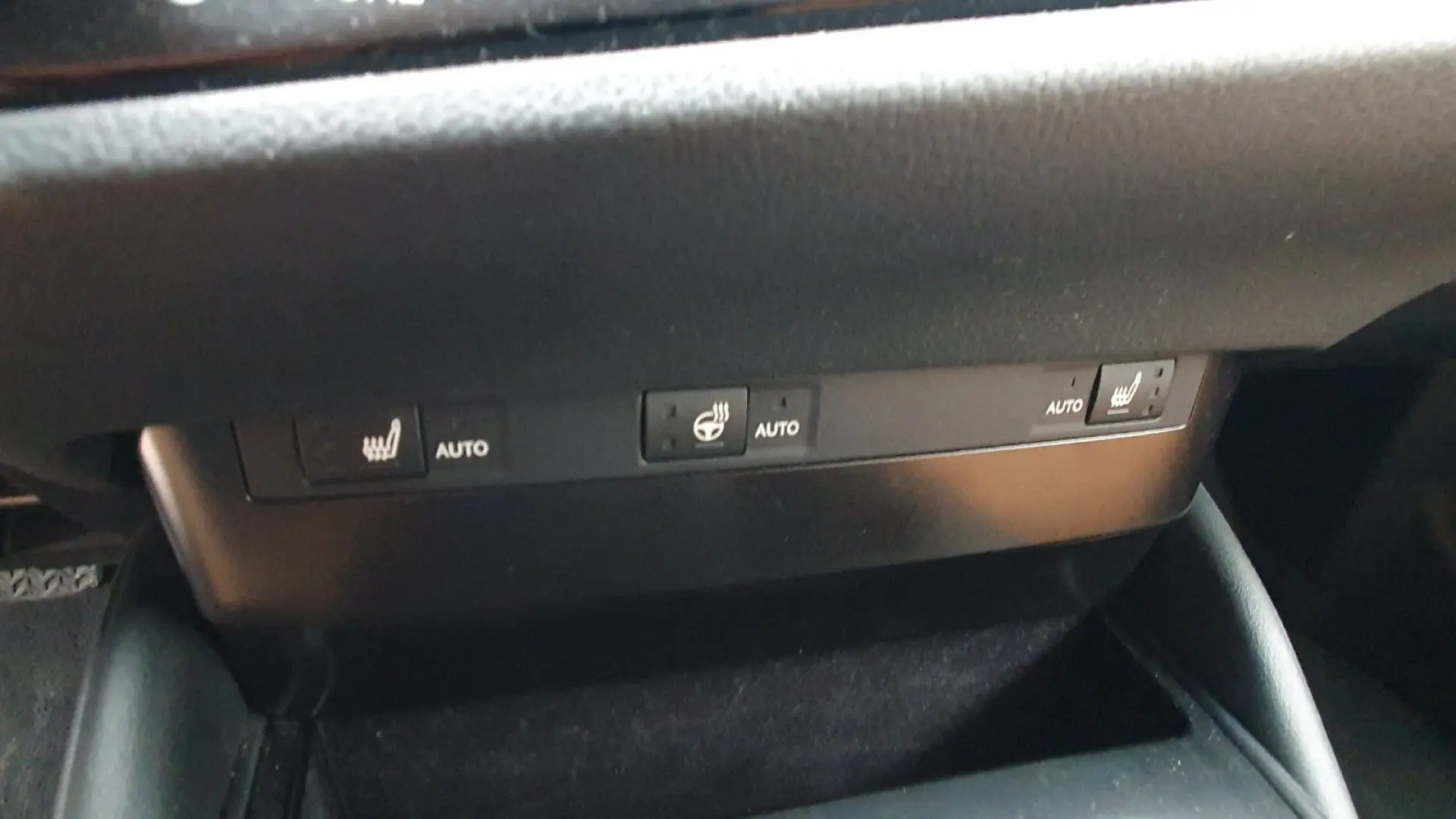 ES 300  Leder  Pano  Sitzbelüftung  Lenkradheizu