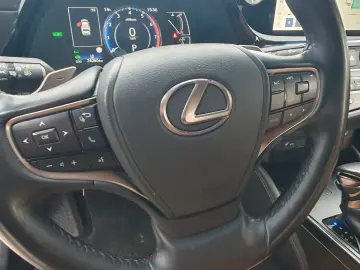 ES 300  Leder  Pano  Sitzbelüftung  Lenkradheizu