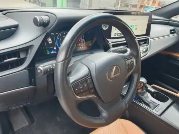 ES 300  Leder  Pano  Sitzbelüftung  Lenkradheizu