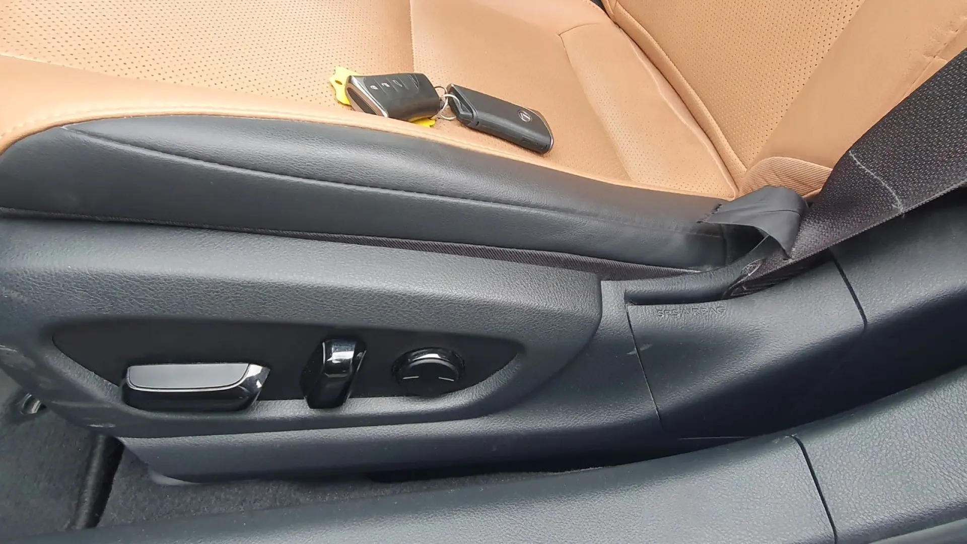 ES 300  Leder  Pano  Sitzbelüftung  Lenkradheizu