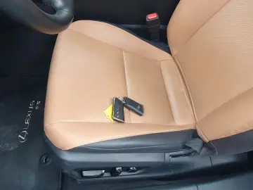 ES 300  Leder  Pano  Sitzbelüftung  Lenkradheizu