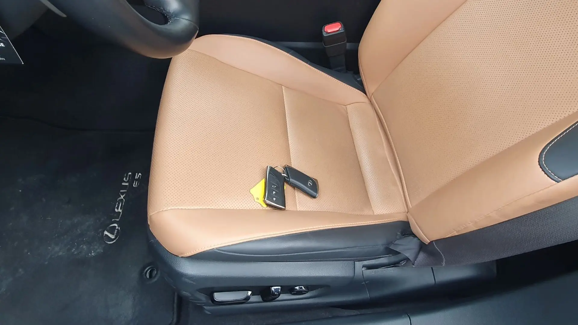 ES 300  Leder  Pano  Sitzbelüftung  Lenkradheizu