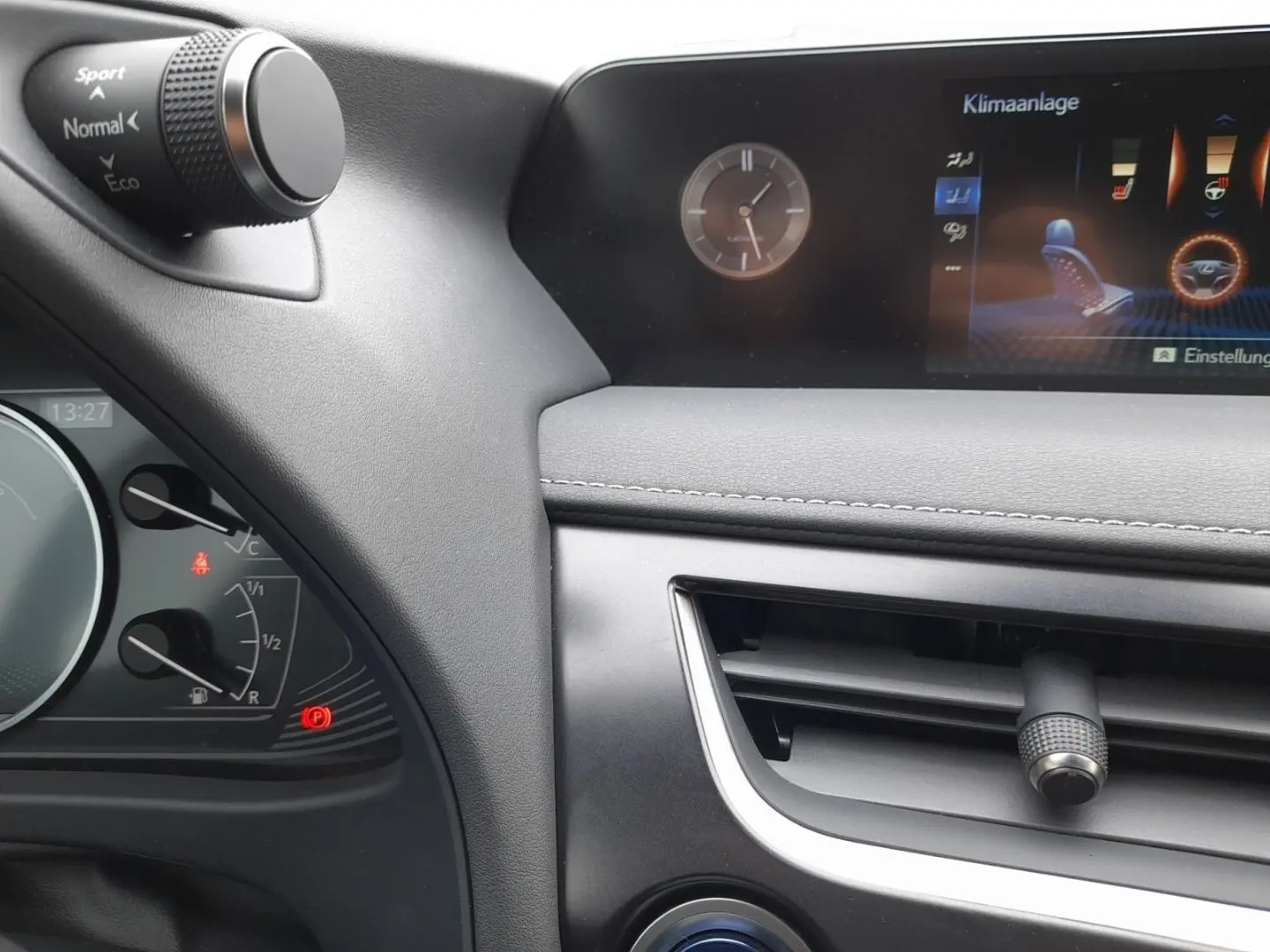 UX 250h Style Edition  Bi-LED ACC CAM SHZ CarPla