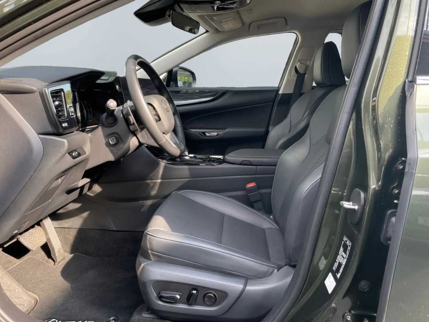 NX 450h  E-FOUR Executive Line  AHK Leder 360Gra