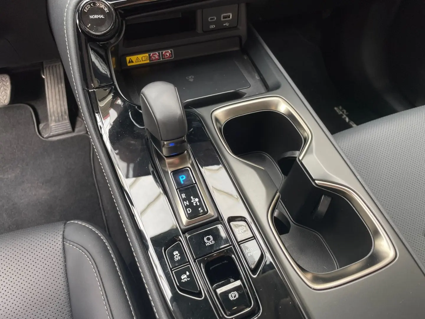 NX 450h  E-FOUR Executive Line  AHK Leder 360Gra