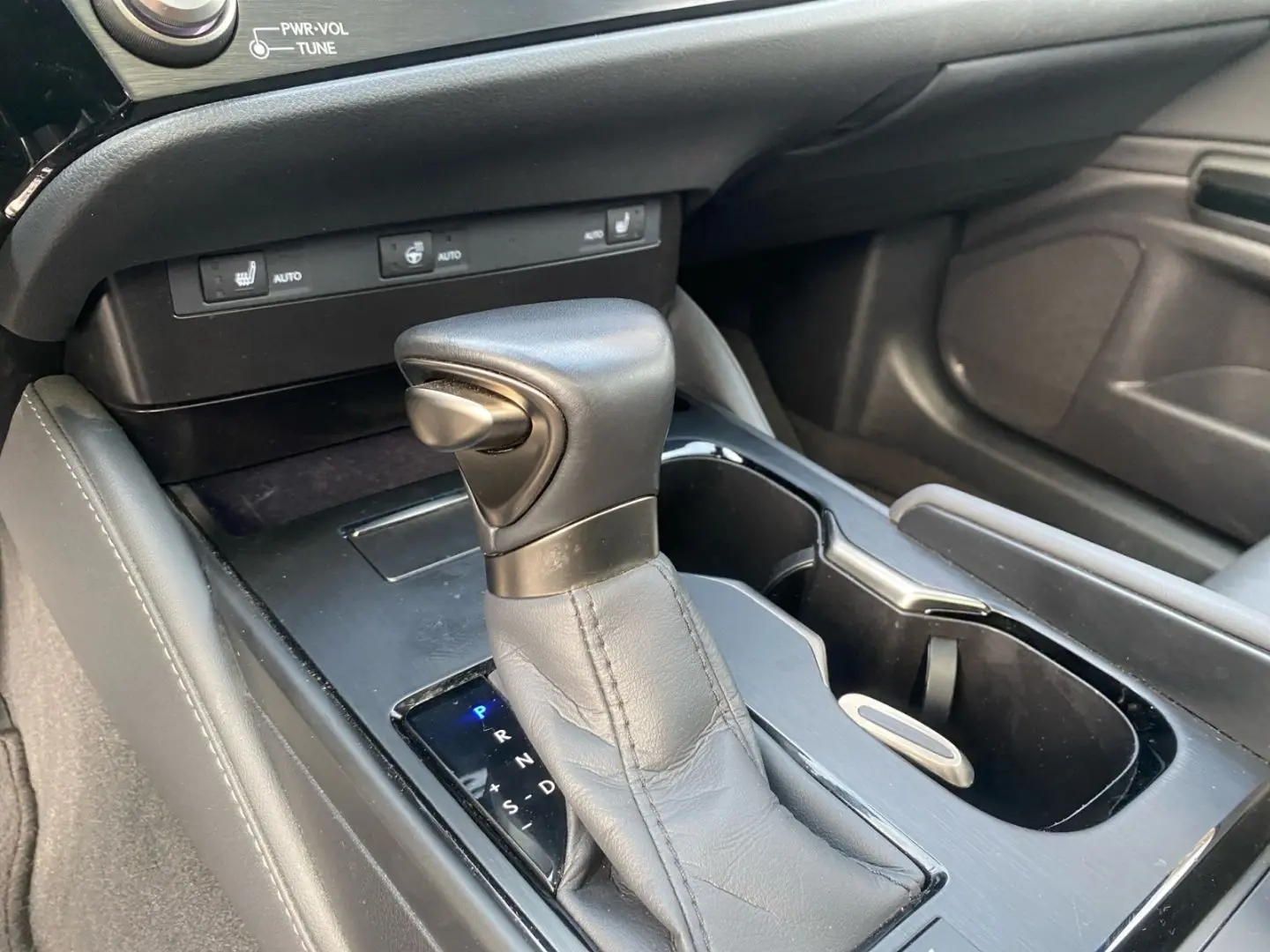 ES 300 h Executive Line  Bi-LED Leder 360  GSD