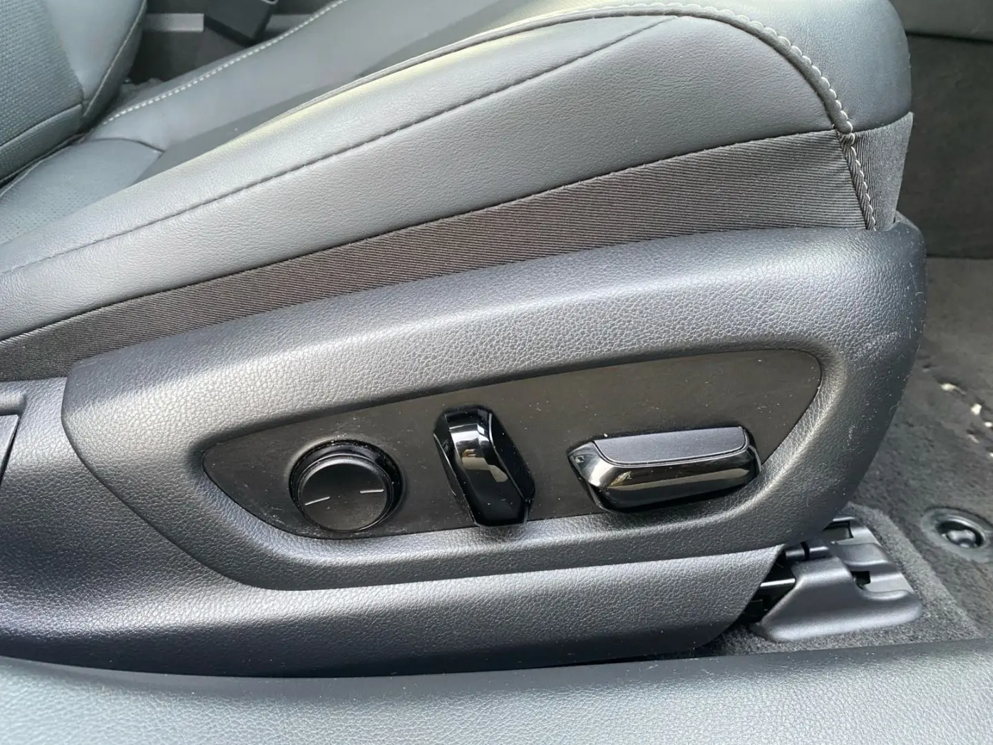 ES 300 h Executive Line  Bi-LED Leder 360  GSD