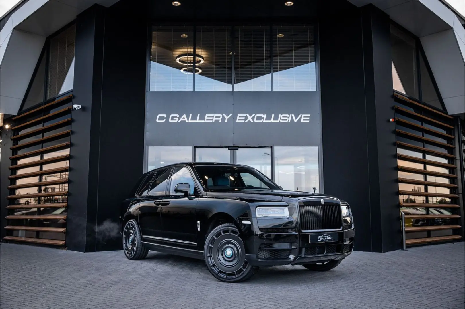 Cullinan 6.75 V12 - Black Badge   Mansory Wheels