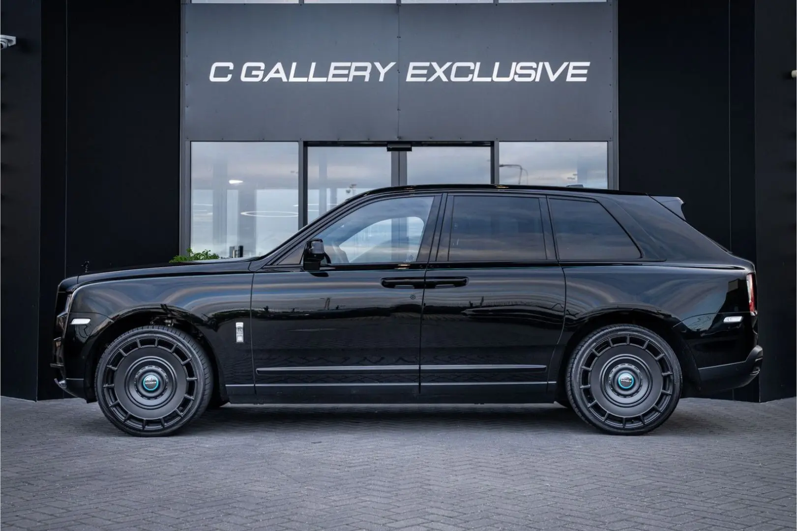 Cullinan 6.75 V12 - Black Badge   Mansory Wheels