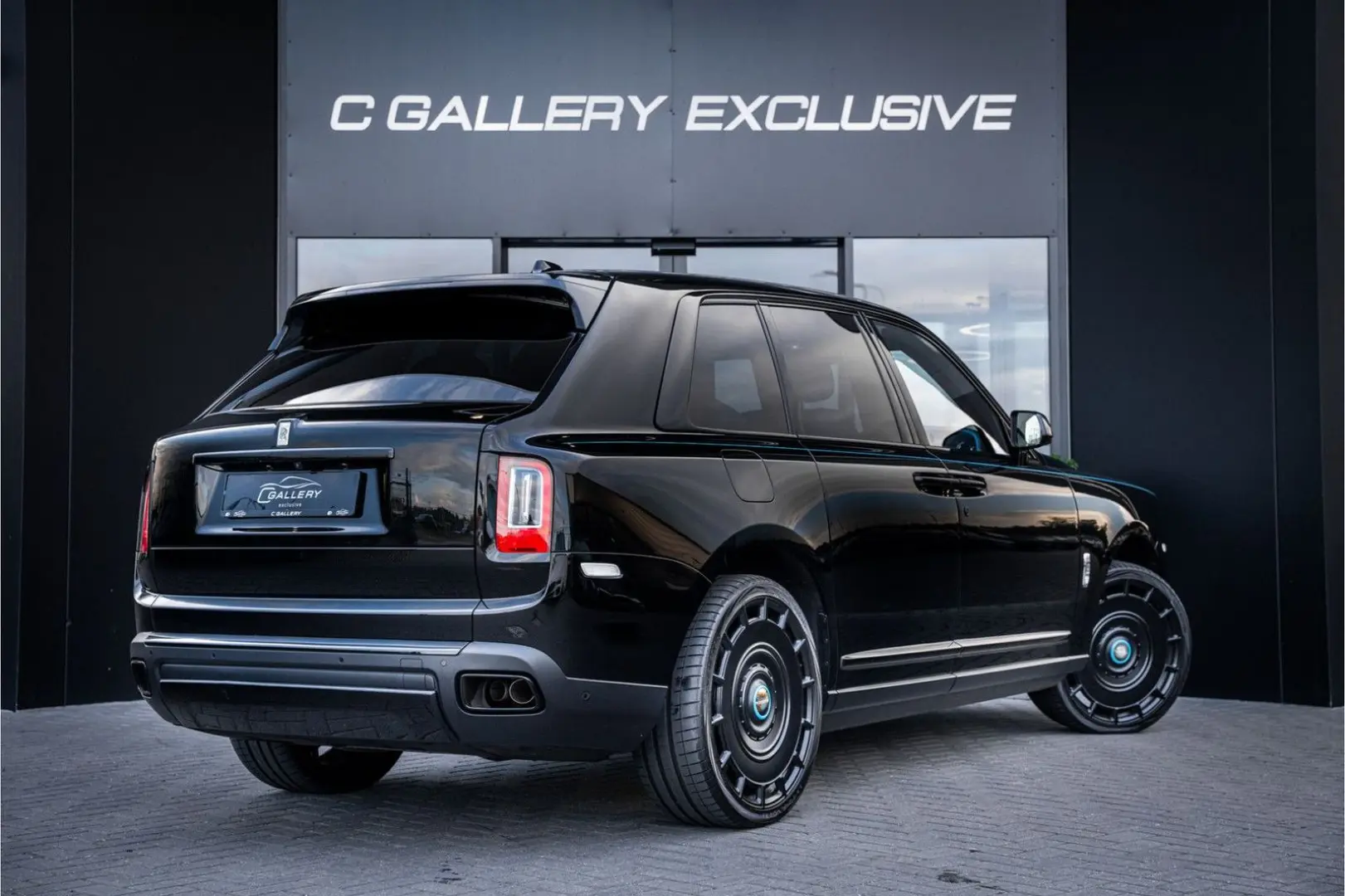Cullinan 6.75 V12 - Black Badge   Mansory Wheels