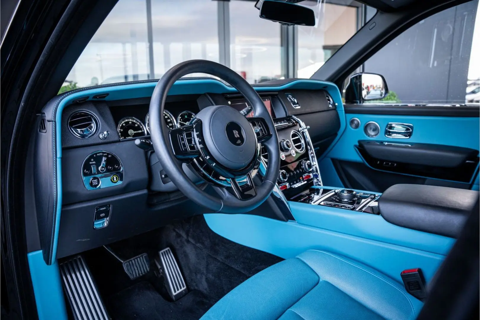 Cullinan 6.75 V12 - Black Badge   Mansory Wheels