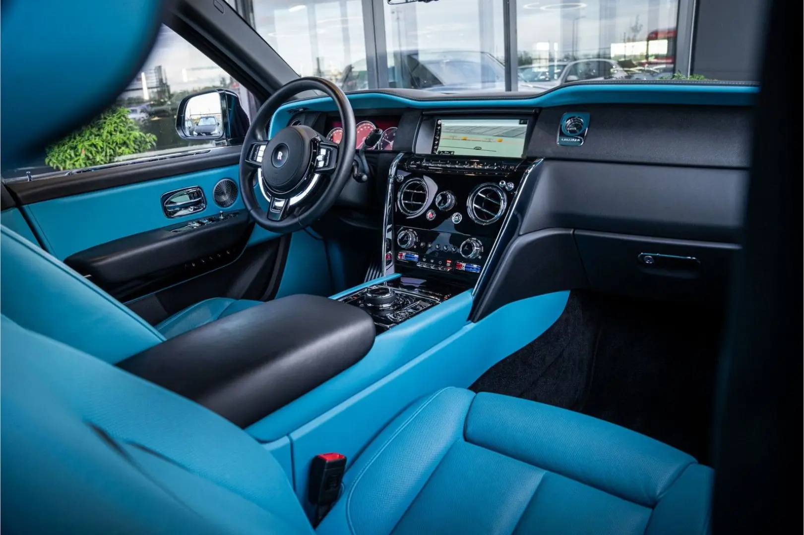 Cullinan 6.75 V12 - Black Badge   Mansory Wheels