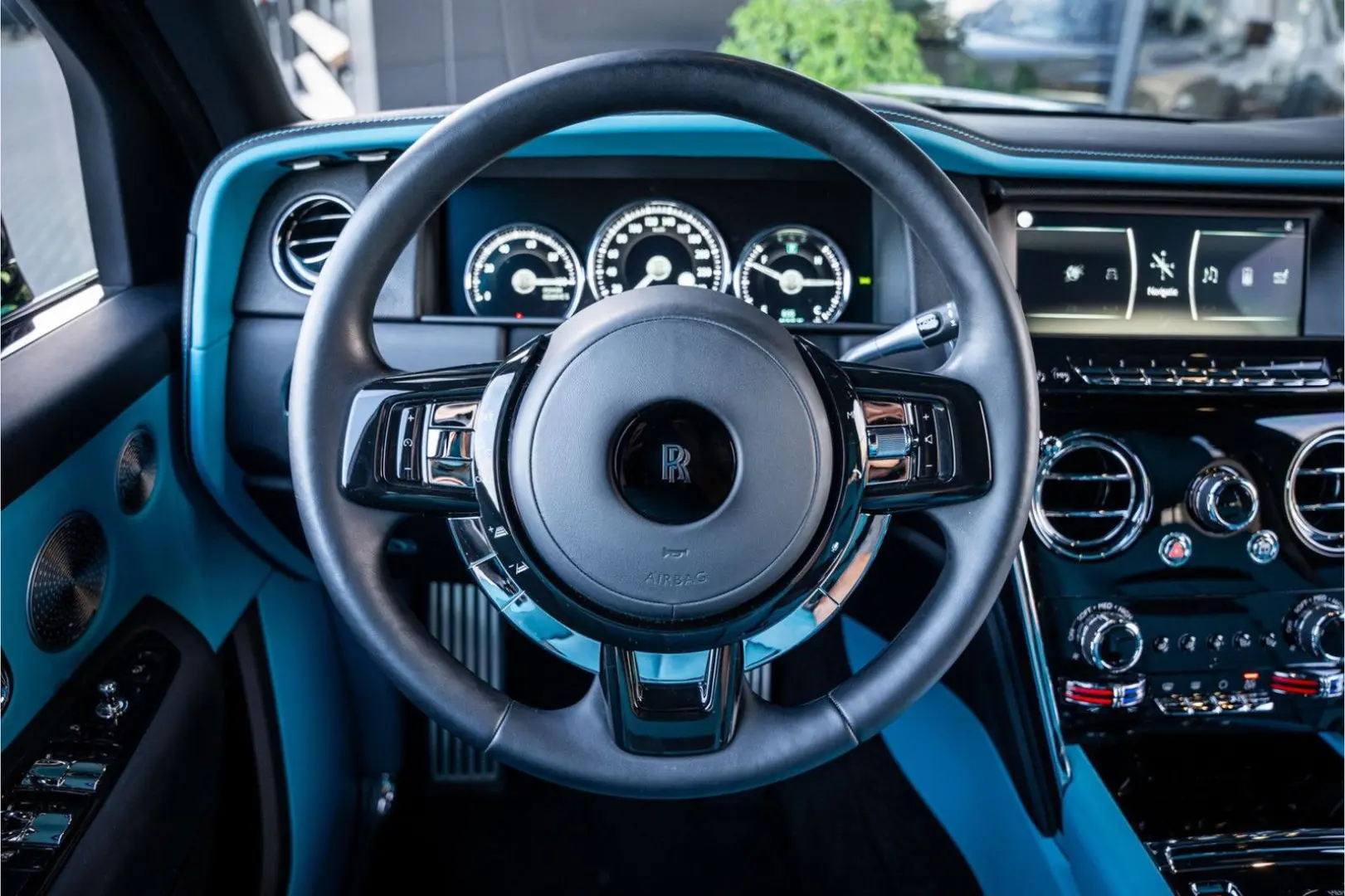 Cullinan 6.75 V12 - Black Badge   Mansory Wheels