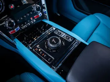 Cullinan 6.75 V12 - Black Badge   Mansory Wheels