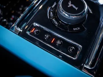 Cullinan 6.75 V12 - Black Badge   Mansory Wheels