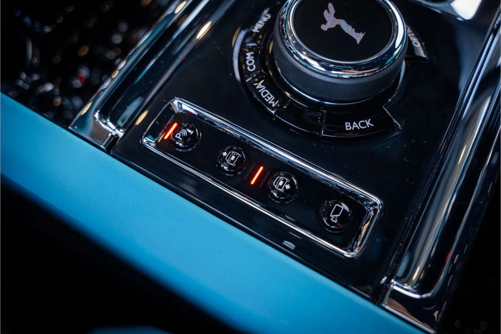 Cullinan 6.75 V12 - Black Badge   Mansory Wheels