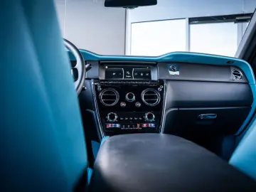 Cullinan 6.75 V12 - Black Badge   Mansory Wheels