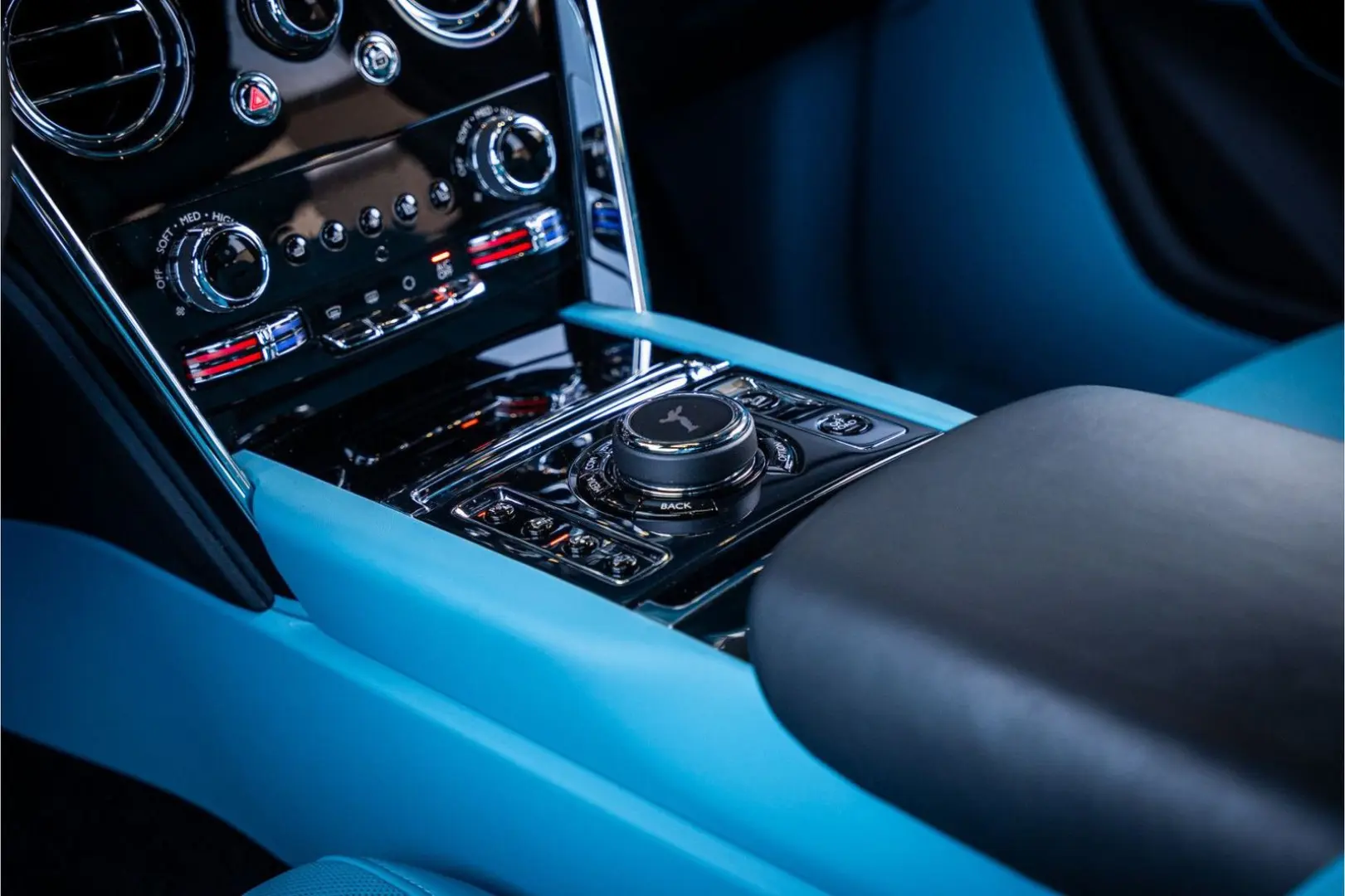 Cullinan 6.75 V12 - Black Badge   Mansory Wheels