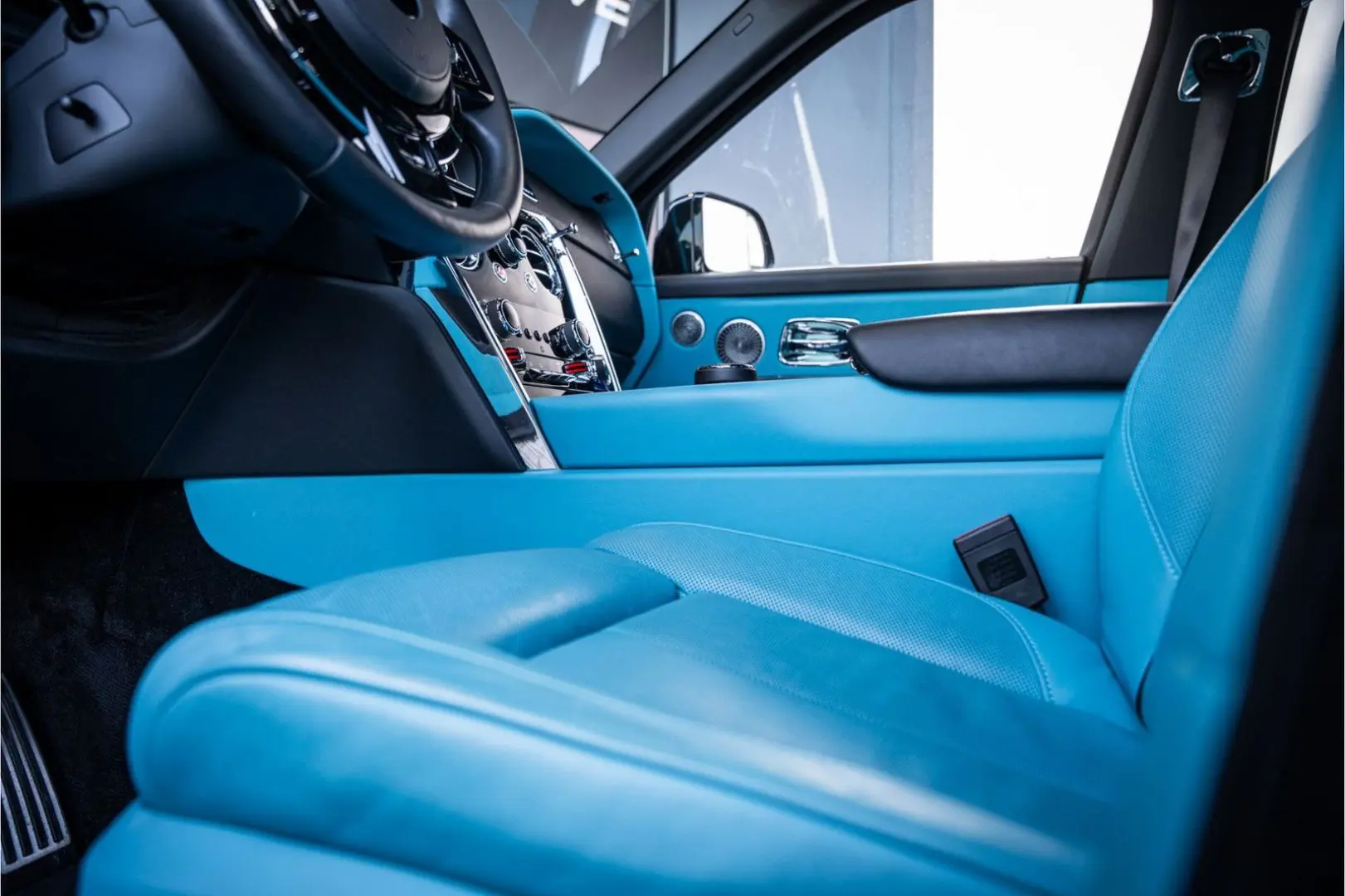 Cullinan 6.75 V12 - Black Badge   Mansory Wheels