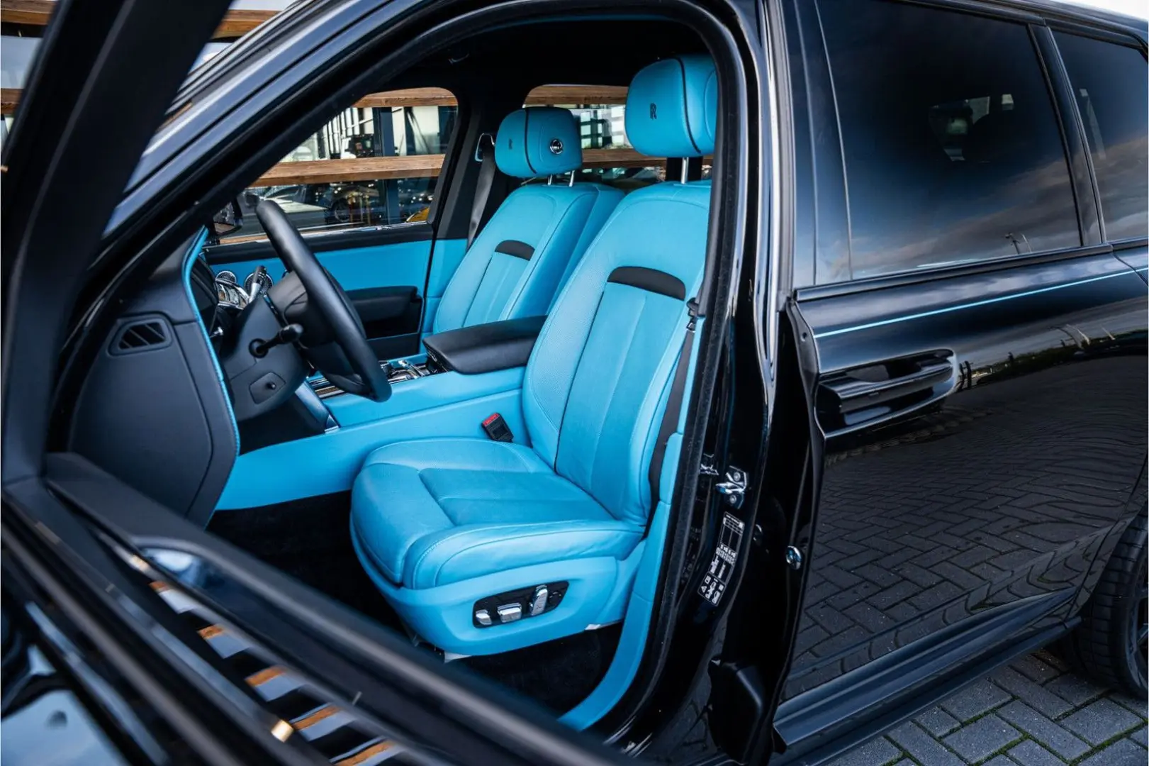 Cullinan 6.75 V12 - Black Badge   Mansory Wheels