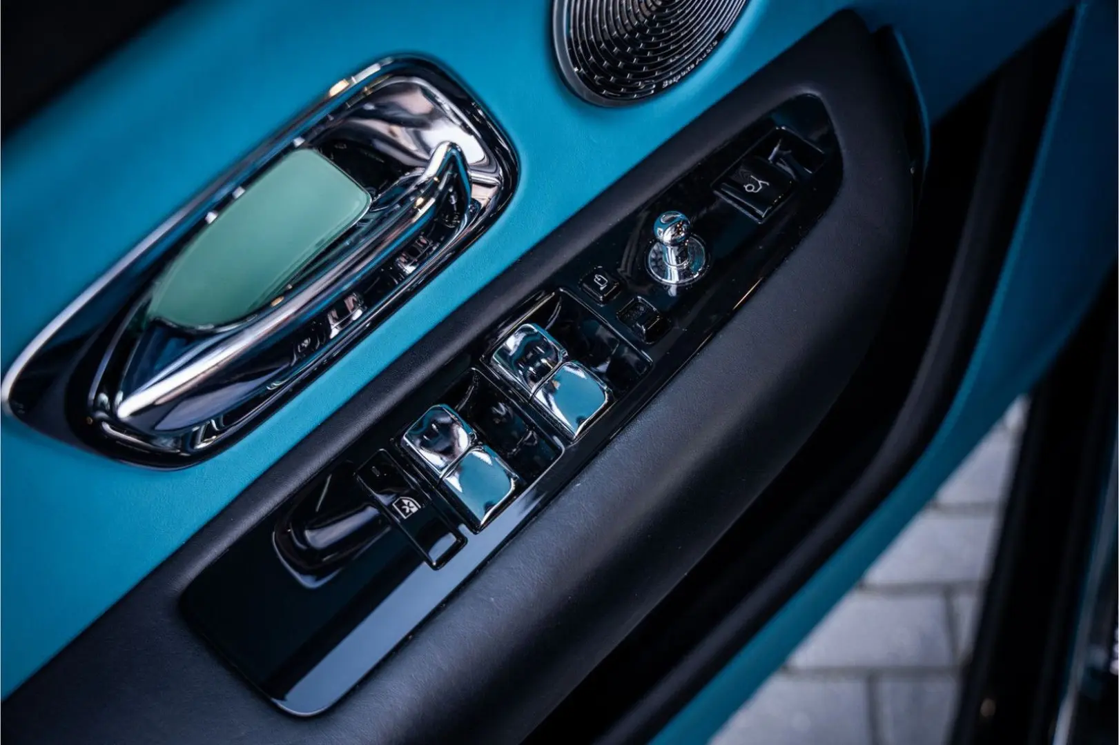 Cullinan 6.75 V12 - Black Badge   Mansory Wheels