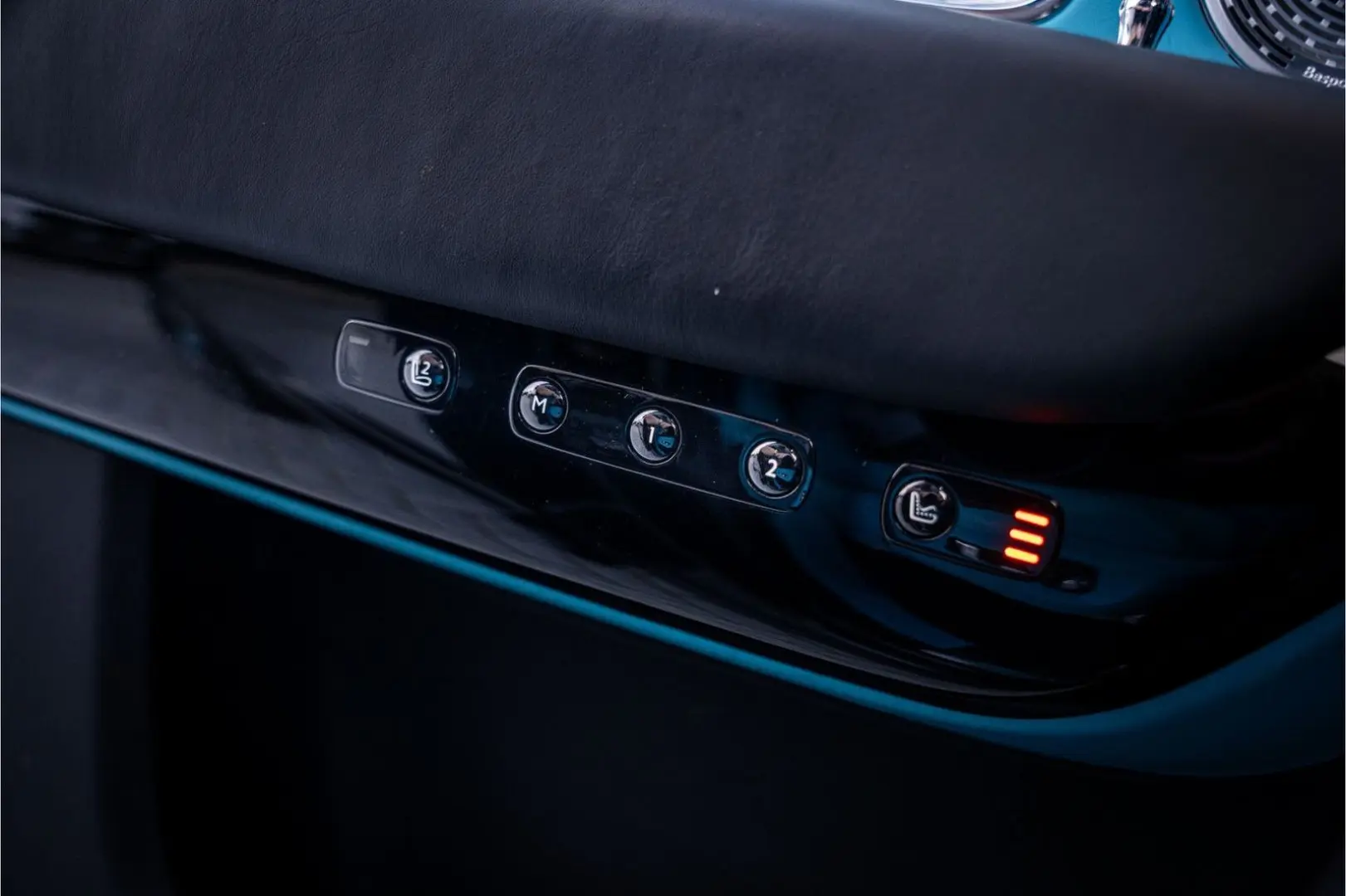 Cullinan 6.75 V12 - Black Badge   Mansory Wheels