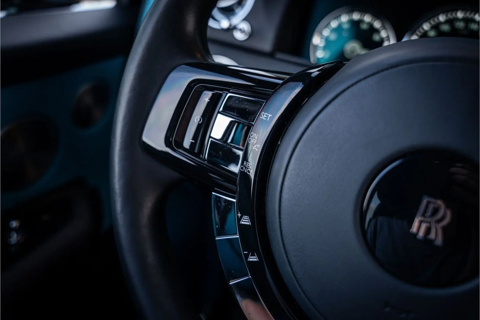 Cullinan 6.75 V12 - Black Badge   Mansory Wheels