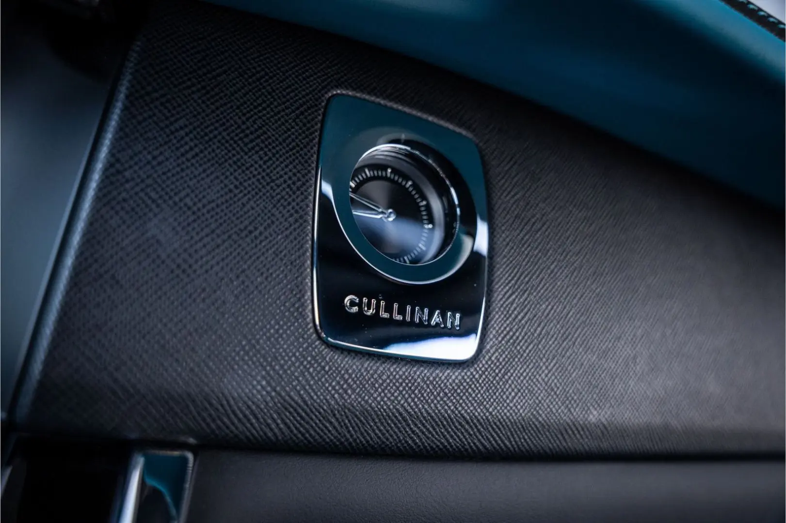 Cullinan 6.75 V12 - Black Badge   Mansory Wheels