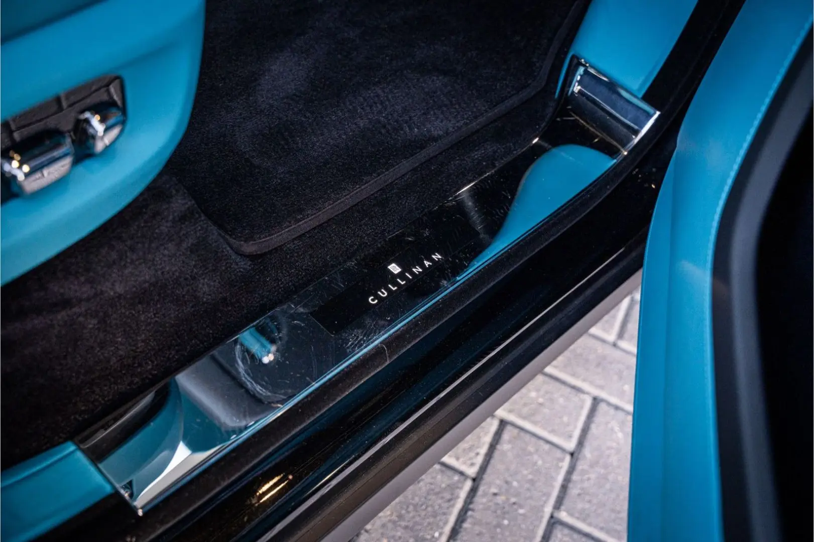 Cullinan 6.75 V12 - Black Badge   Mansory Wheels