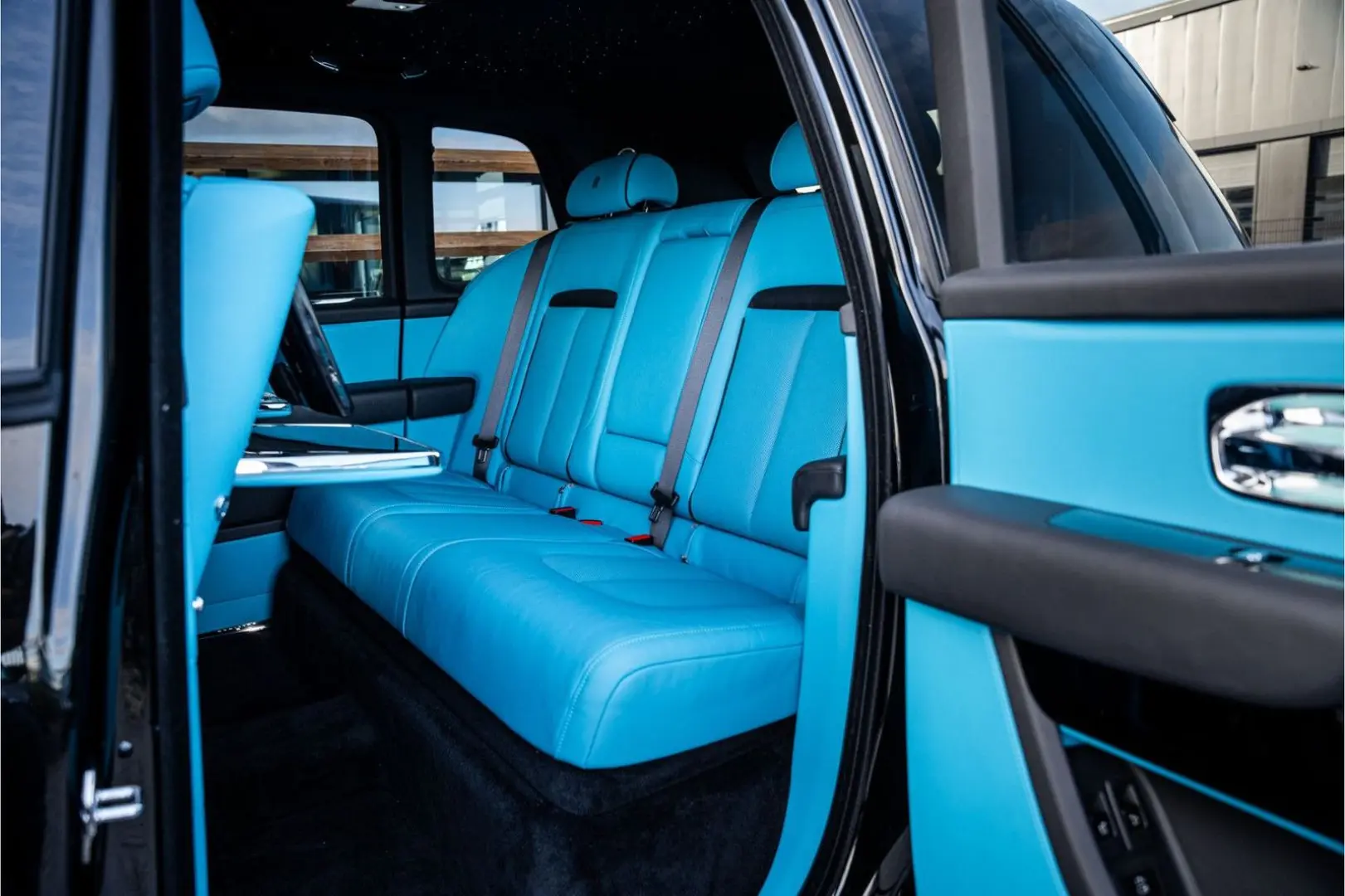 Cullinan 6.75 V12 - Black Badge   Mansory Wheels