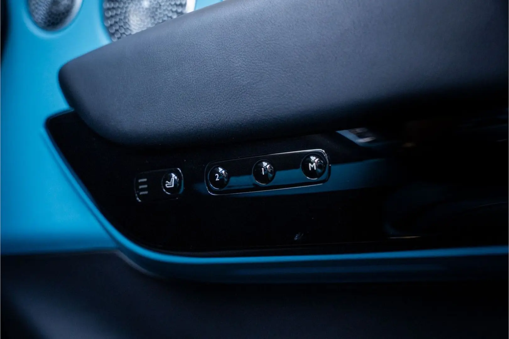 Cullinan 6.75 V12 - Black Badge   Mansory Wheels