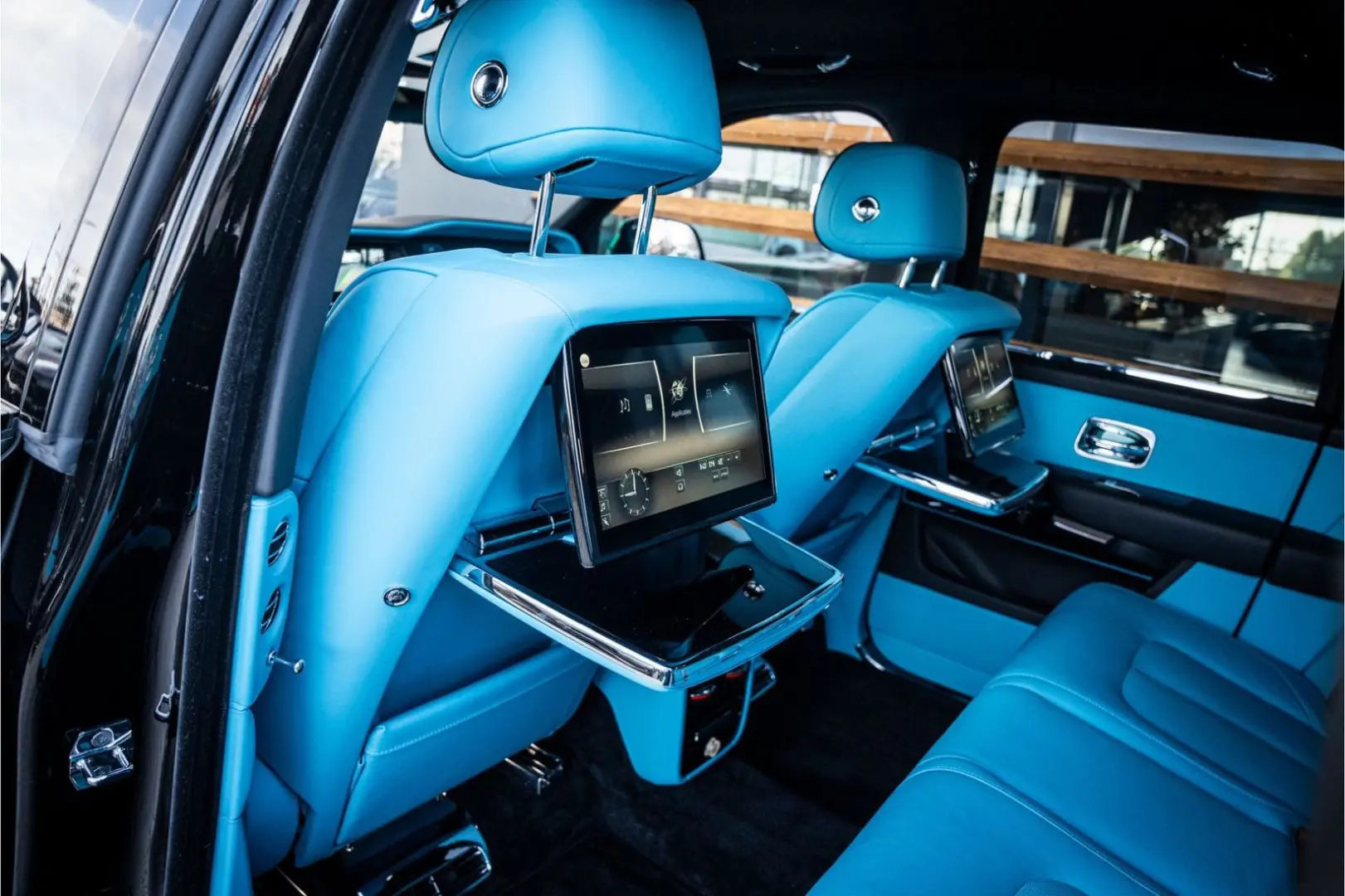 Cullinan 6.75 V12 - Black Badge   Mansory Wheels