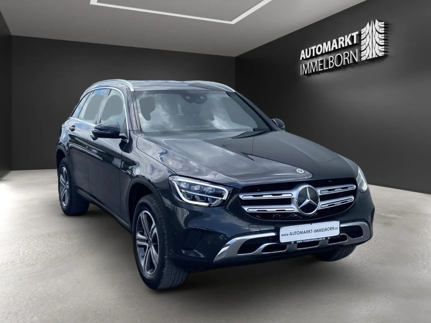 GLC 300 e AMG Burmester AHK LED Alcantara 1