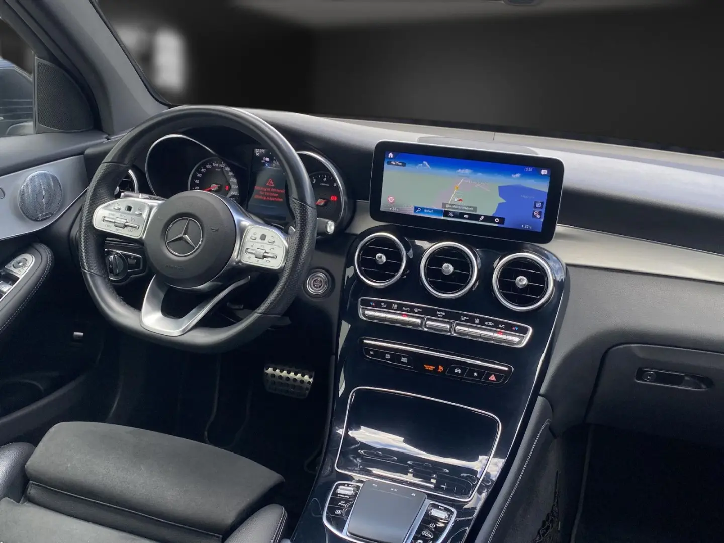 GLC 300 e AMG Burmester AHK LED Alcantara 1