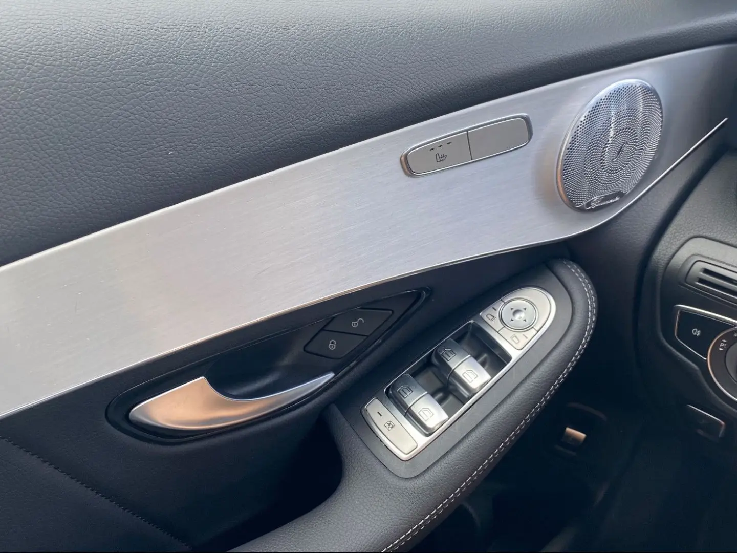 GLC 300 e AMG Burmester AHK LED Alcantara 1