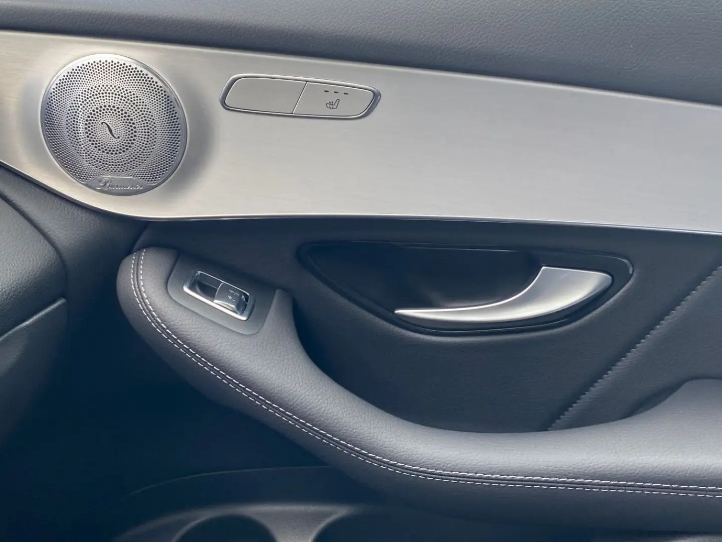 GLC 300 e AMG Burmester AHK LED Alcantara 1
