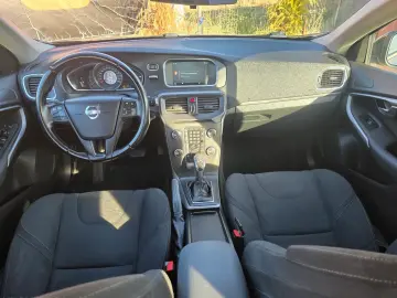 Volvo V40 D2 Powershift Momentum