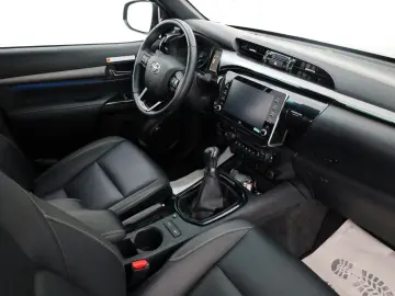 Hilux 2.8 D-4D 4x4 Invincible DOKA Leder ACC AHK