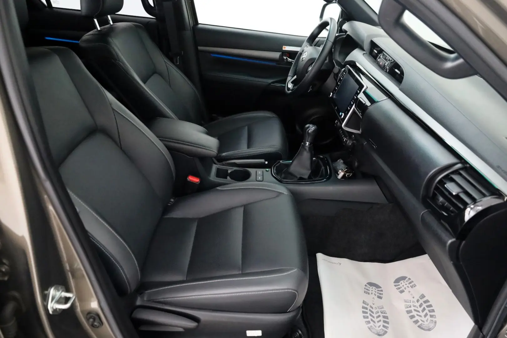 Hilux 2.8 D-4D 4x4 Invincible DOKA Leder ACC AHK