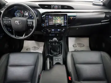 Hilux 2.8 D-4D 4x4 Invincible DOKA Leder ACC AHK