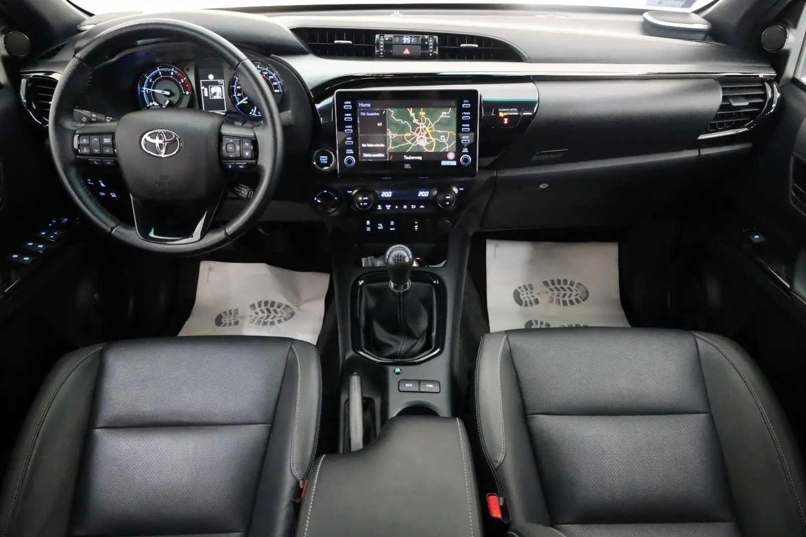 Hilux 2.8 D-4D 4x4 Invincible DOKA Leder ACC AHK