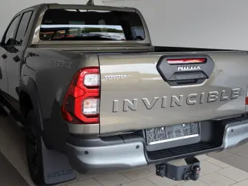 Hilux 2.8 D-4D 4x4 Invincible DOKA Leder ACC AHK